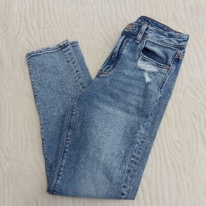American eagle distressed Mom Jean